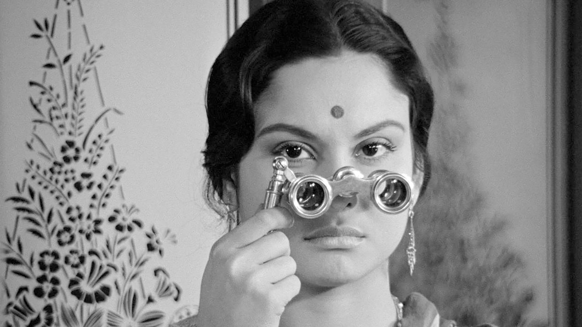 CHARULATA (THE LONELY WOMAN)